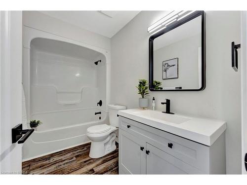 51 Magnolia Drive, Tillsonburg, ON - Indoor Photo Showing Bathroom