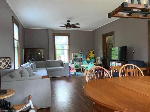 41 Capron Street, Paris, ON - Indoor Photo Showing Living Room