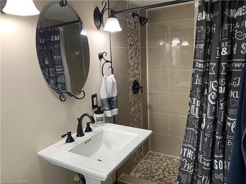 41 Capron Street, Paris, ON - Indoor Photo Showing Bathroom