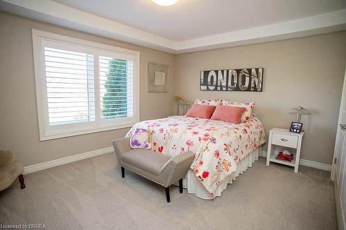 6-158 Willow Street, Paris, ON - Indoor Photo Showing Bedroom