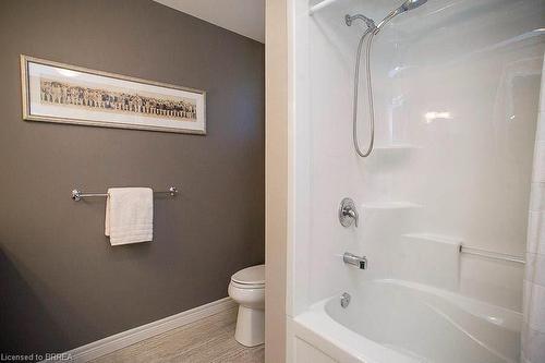 6-158 Willow Street, Paris, ON - Indoor Photo Showing Bathroom