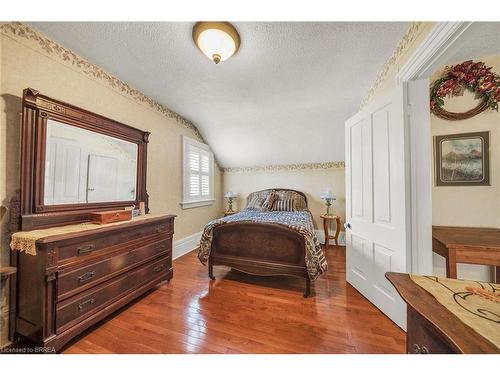 13 Philip Street, Brantford, ON - Indoor Photo Showing Bedroom