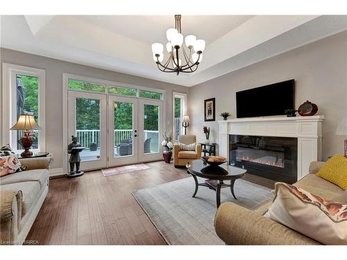 13-40 Heath Street, Brantford, ON - Indoor Photo Showing Living Room With Fireplace