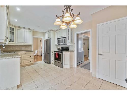 36 Mohawk Drive, St. Catharines, ON - Indoor Photo Showing Kitchen With Stainless Steel Kitchen