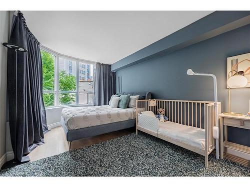 201-25 Maitland Street, Toronto, ON - Indoor Photo Showing Bedroom