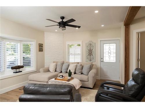 16 Church Street W, Scotland, ON - Indoor Photo Showing Living Room