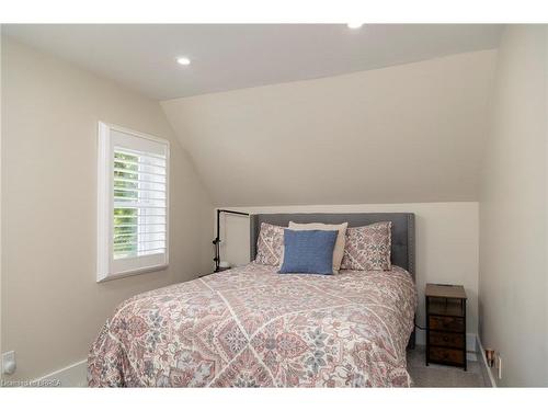 16 Church Street W, Scotland, ON - Indoor Photo Showing Bedroom