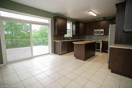 26 Hoodless Court, Brantford, ON - Indoor Photo Showing Kitchen