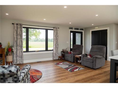 41 Seventh Conc Road, Burford, ON - Indoor Photo Showing Living Room