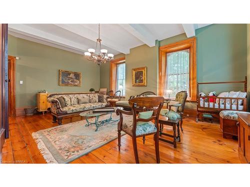 61 King Street N, Oakland, ON - Indoor Photo Showing Living Room