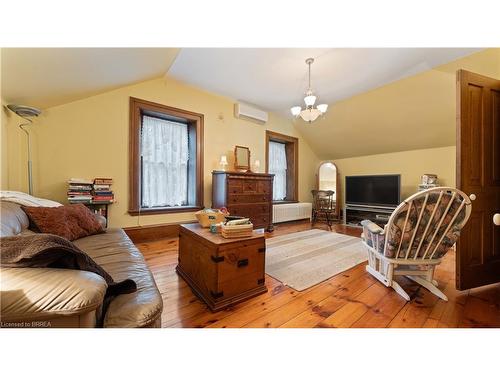 61 King Street N, Oakland, ON - Indoor Photo Showing Living Room