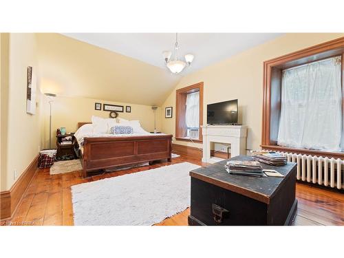 61 King Street N, Oakland, ON - Indoor Photo Showing Bedroom