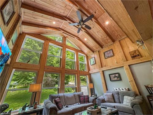 31 Fowke Lake Road, Lount, ON - Indoor Photo Showing Living Room