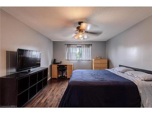 577 Grey Street, Brantford, ON - Indoor Photo Showing Bedroom