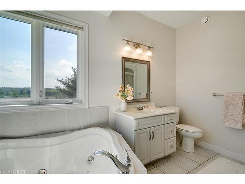 95 St George Road, Paris, ON - Indoor Photo Showing Bathroom