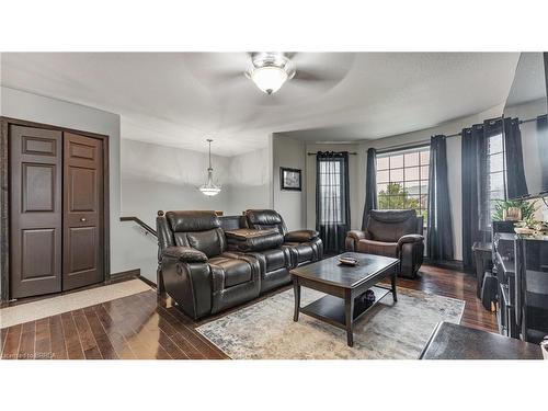 45 Brewster Way, Brantford, ON - Indoor Photo Showing Living Room