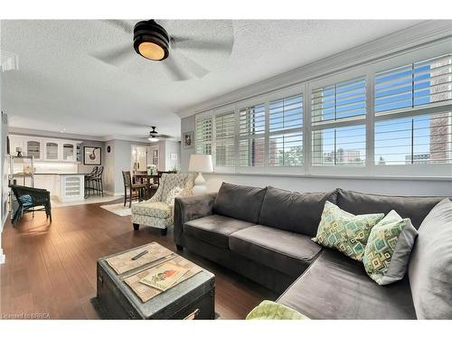 328-36 Hayhurst Road, Brantford, ON - Indoor Photo Showing Living Room