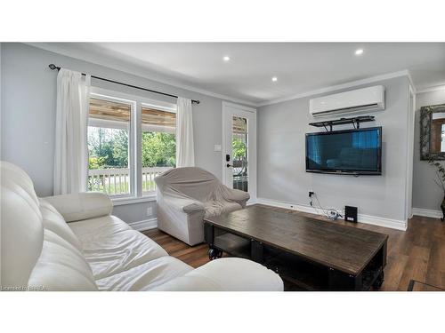 183 Blue Water Parkway, Selkirk, ON - Indoor Photo Showing Living Room