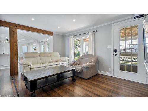 183 Blue Water Parkway, Selkirk, ON - Indoor Photo Showing Living Room