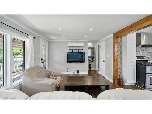 183 Blue Water Parkway, Selkirk, ON - Indoor Photo Showing Living Room