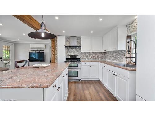 183 Blue Water Parkway, Selkirk, ON - Indoor Photo Showing Kitchen With Upgraded Kitchen