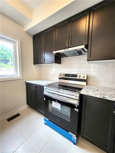 21-620 Colborne Street W, Brantford, ON - Indoor Photo Showing Kitchen