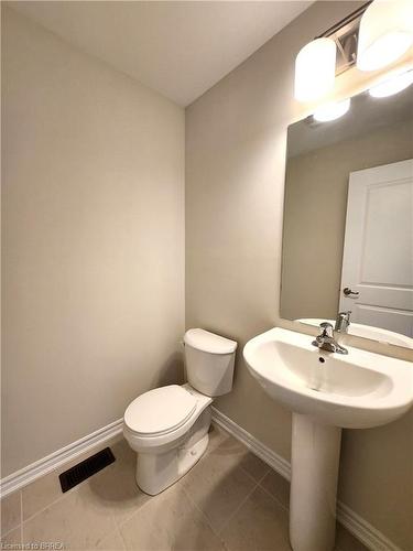 21-620 Colborne Street W, Brantford, ON - Indoor Photo Showing Bathroom