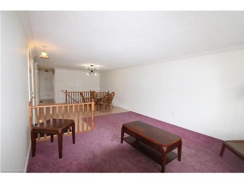 17-20 Courtland Drive, Brantford, ON - Indoor Photo Showing Other Room