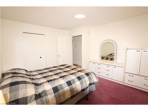 17-20 Courtland Drive, Brantford, ON - Indoor Photo Showing Bedroom