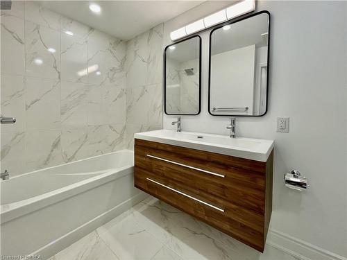 1 Edward Street, Hamilton, ON - Indoor Photo Showing Bathroom