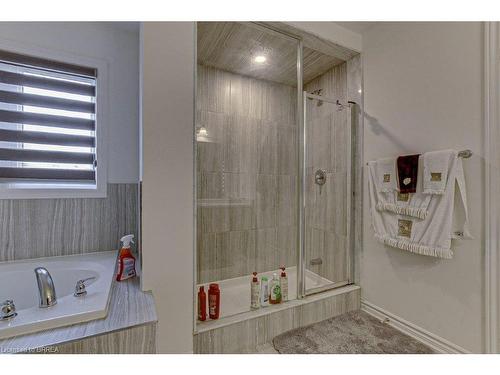 76 Scenic Ridge Gate, Paris, ON - Indoor Photo Showing Bathroom