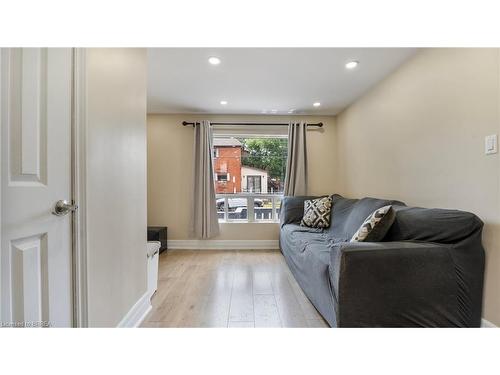 33 Highland Avenue, Hamilton, ON - Indoor Photo Showing Living Room