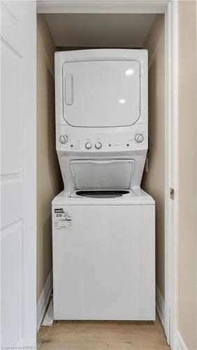 33 Highland Avenue, Hamilton, ON - Indoor Photo Showing Laundry Room