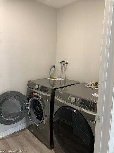 7 Hollinrake Avenue, Brantford, ON - Indoor Photo Showing Laundry Room