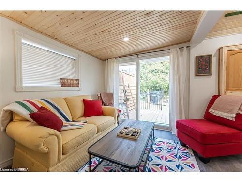 9296 Beachwood Road, Collingwood, ON - Indoor Photo Showing Living Room