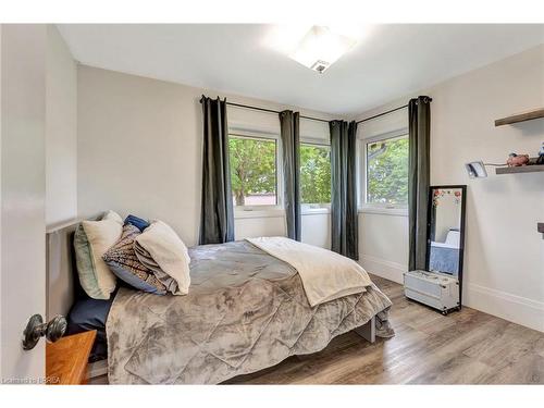 587 Mount Pleasant Road, Brantford, ON - Indoor Photo Showing Bedroom