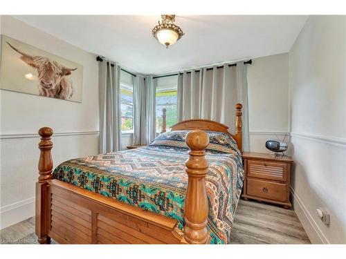 587 Mount Pleasant Road, Brantford, ON - Indoor Photo Showing Bedroom