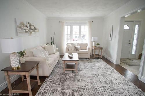 15 Pinto Court, Brantford, ON - Indoor Photo Showing Living Room