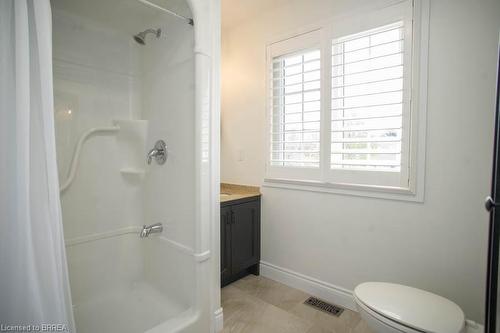 15 Pinto Court, Brantford, ON - Indoor Photo Showing Bathroom