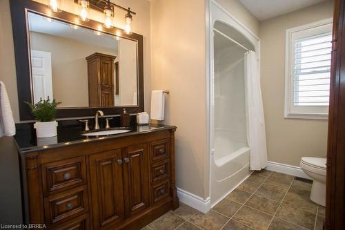 15 Pinto Court, Brantford, ON - Indoor Photo Showing Bathroom