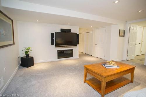 15 Pinto Court, Brantford, ON - Indoor Photo Showing Living Room