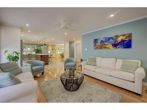 28 Blackfriar Lane, Brantford, ON - Indoor Photo Showing Living Room