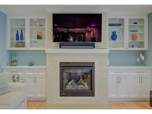 28 Blackfriar Lane, Brantford, ON - Indoor Photo Showing Living Room With Fireplace