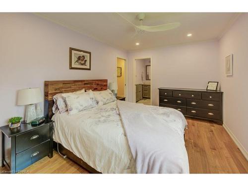 28 Blackfriar Lane, Brantford, ON - Indoor Photo Showing Living Room