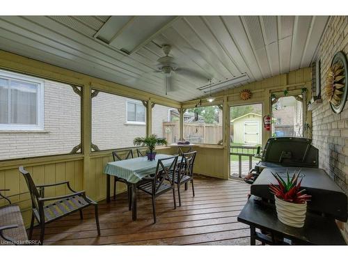 28 Blackfriar Lane, Brantford, ON - Indoor Photo Showing Laundry Room