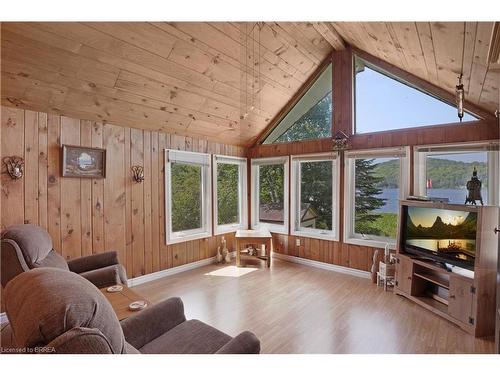 391 Pine Drive, Bancroft, ON - Indoor Photo Showing Living Room