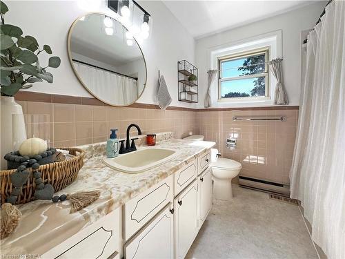 9 Normandy Circle, Simcoe, ON - Indoor Photo Showing Bathroom