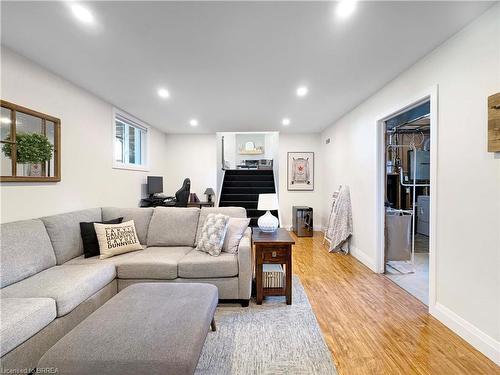 9 Normandy Circle, Simcoe, ON - Indoor Photo Showing Living Room