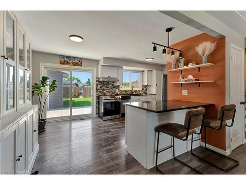 157 Fielding Crescent, Hamilton, ON - Indoor Photo Showing Kitchen