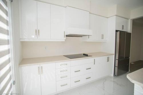 26 Wakeling Drive, Brantford, ON - Indoor Photo Showing Kitchen